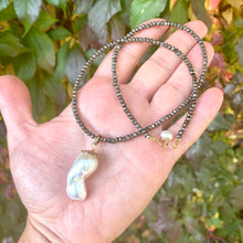 Carica l'immagine nel visualizzatore di Gallery, Baroque Pearl Pendant on Pyrite Necklace