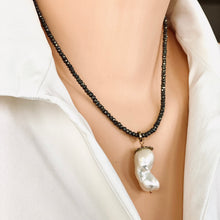 Carica l'immagine nel visualizzatore di Gallery, Baroque Pearl Pendant on Pyrite Necklace
