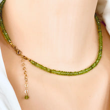 Carica l'immagine nel visualizzatore di Gallery, Baroque Pearl Pendant on Peridot Necklace