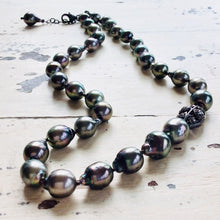 Carica l'immagine nel visualizzatore di Gallery, Tahitian Baroque Pearls Champagne Diamond Necklace