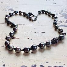 Carica l'immagine nel visualizzatore di Gallery, Tahitian Baroque Pearls Champagne Diamond Necklace