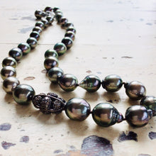 Carica l'immagine nel visualizzatore di Gallery, Tahitian Baroque Pearls Champagne Diamond Necklace