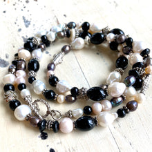 Carica l'immagine nel visualizzatore di Gallery, Elegant Black Onyx, Black & White Pearls Long Necklace