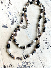 Carica l'immagine nel visualizzatore di Gallery, Elegant Black Onyx, Black & White Pearls Long Necklace