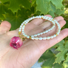 Carica l'immagine nel visualizzatore di Gallery, Real Red Rosebud & Pearl Beaded Necklace