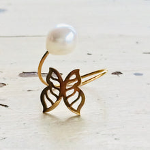 Load image into Gallery viewer, Solid Gold 18K Minimalist Butterfly Pearl Ring