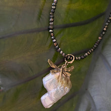 Carica l'immagine nel visualizzatore di Gallery, Dragonfly & Large Keshi Pearl Charm Pendant on Pyrite Beaded Chain