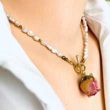 Carica l'immagine nel visualizzatore di Gallery, Real Pink Rosebud &  Pearl Necklace