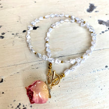 Carica l'immagine nel visualizzatore di Gallery, Real Pink Rosebud &  Pearl Necklace