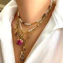 Carica l'immagine nel visualizzatore di Gallery, Real Red Rosebud & Pearl Beaded Necklace