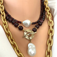 Carica l'immagine nel visualizzatore di Gallery, Delicate Garnet Necklace & White Baroque Pearl