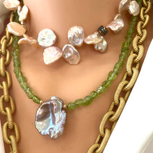 Carica l'immagine nel visualizzatore di Gallery, Peridot & Baroque Pearl Necklace