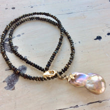 Carica l'immagine nel visualizzatore di Gallery, Baroque Pearl Pendant on Bronze Pyrite Chain