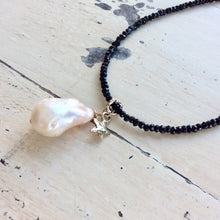 Carica l'immagine nel visualizzatore di Gallery, Genuine Baroque Pearl Necklace, Black Spinel Necklace,Tiny Star Charm