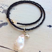 Carica l'immagine nel visualizzatore di Gallery, Genuine Baroque Pearl Necklace, Black Spinel Necklace,Tiny Star Charm