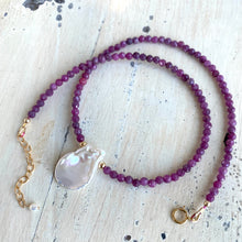 Carica l'immagine nel visualizzatore di Gallery, Ruby & Single Keshi Pearl Choker Necklace