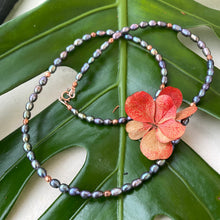 Carica l'immagine nel visualizzatore di Gallery, Black Mini Rice pearl Necklace w Solid Copper & Rose 14k GF