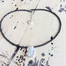 Carica l'immagine nel visualizzatore di Gallery, Hematite and White Baroque Pearl Short Necklace, Modern Jewelry, Single Pearl Necklace