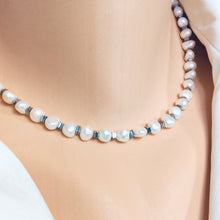 Carica l'immagine nel visualizzatore di Gallery, Pearls & Hematite Choker Necklace