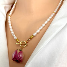 Carica l'immagine nel visualizzatore di Gallery, Real Red Rosebud & Pearl Beaded Necklace