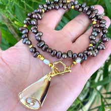 Carica l'immagine nel visualizzatore di Gallery, Brown Pearls Toggle Necklace & Real Seashell Charm Pendant