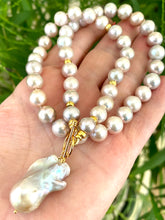 Carica l'immagine nel visualizzatore di Gallery, Lavender Pink Pearl Necklace & Baroque Pearl Charm Pendant