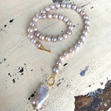 Carica l'immagine nel visualizzatore di Gallery, Lavender Pink Pearl Necklace & Baroque Pearl Charm Pendant
