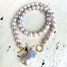 Carica l'immagine nel visualizzatore di Gallery, Lavender Pink Pearl Necklace & Baroque Pearl Charm Pendant