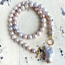 Carica l'immagine nel visualizzatore di Gallery, Lavender Pink Pearl Necklace & Baroque Pearl Charm Pendant