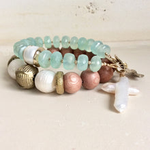 Carica l'immagine nel visualizzatore di Gallery, Rosewood & Baroque pearls Bracelet A l’Africaine