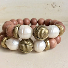 Carica l'immagine nel visualizzatore di Gallery, Rosewood & Baroque pearls Bracelet A l’Africaine