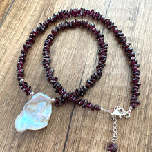 Carica l'immagine nel visualizzatore di Gallery, Garnet and Baroque Pearl Necklace