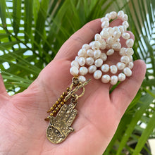 Carica l'immagine nel visualizzatore di Gallery, Pearl Toggle Necklace with Artisan Bronze Hamsa Pendant