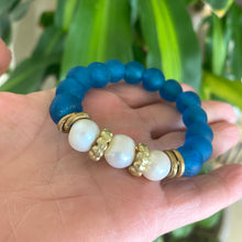 Load image into Gallery viewer, Baroque Pearl & Ocean Blue Glass Bracelet