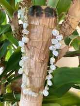 Carica l'immagine nel visualizzatore di Gallery, Peridot & Keshi Pearl Choker Necklace, 16"inches