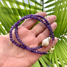 Carica l'immagine nel visualizzatore di Gallery, Faceted Amethyst cubes with baroque pearl in middle