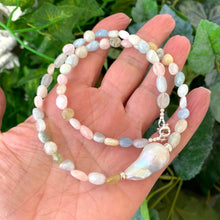 Carica l'immagine nel visualizzatore di Gallery, spring summer necklace with aquamarine, morganite and baroque pearl