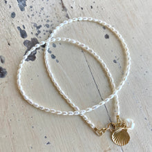 Carica l'immagine nel visualizzatore di Gallery, White Mini Rice pearl Necklace, Sea Shell Charm, 14k GF