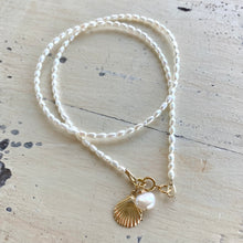 Carica l'immagine nel visualizzatore di Gallery, White Mini Rice pearl Necklace, Sea Shell Charm, 14k GF
