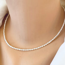 Carica l'immagine nel visualizzatore di Gallery, White Mini Rice pearl Necklace, Sea Shell Charm, 14k GF