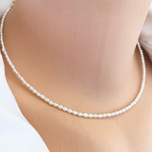 Carica l'immagine nel visualizzatore di Gallery, White Mini Rice pearl Necklace, Sea Shell Charm, 14k GF