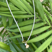 Carica l'immagine nel visualizzatore di Gallery, White Mini Rice pearl Necklace, Sea Shell Charm, 14k GF