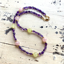 Carica l'immagine nel visualizzatore di Gallery, Amethyst necklace with gold plated details