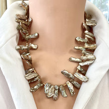 Carica l'immagine nel visualizzatore di Gallery, Champagne Biwa Keshi Pearl Necklace