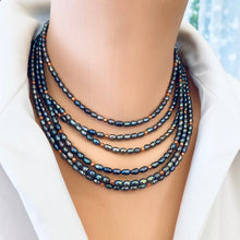 Carica l'immagine nel visualizzatore di Gallery, Black Mini Rice pearl Necklace w Solid Copper & Rose 14k GF
