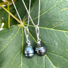 Carica l'immagine nel visualizzatore di Gallery, Tahitian Teardrop Pearl Pendant on Sterling Silver Ball Chain