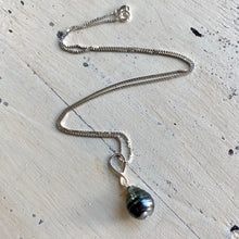Load image into Gallery viewer, Tahitian Teardrop Pearl Pendant on Sterling Silver Box Chain