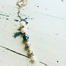 Carica l'immagine nel visualizzatore di Gallery, Solid Gold 18k chain Pearl Cascade Pendant