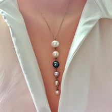 Carica l'immagine nel visualizzatore di Gallery, Solid Gold 18k chain Pearl Cascade Pendant