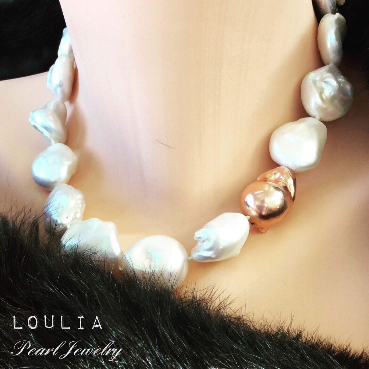 Handmade pearl jewelry Canada: elegant necklace featuring luminous baroque pearls in a stylish design from Loulia Pearl Jewelry.